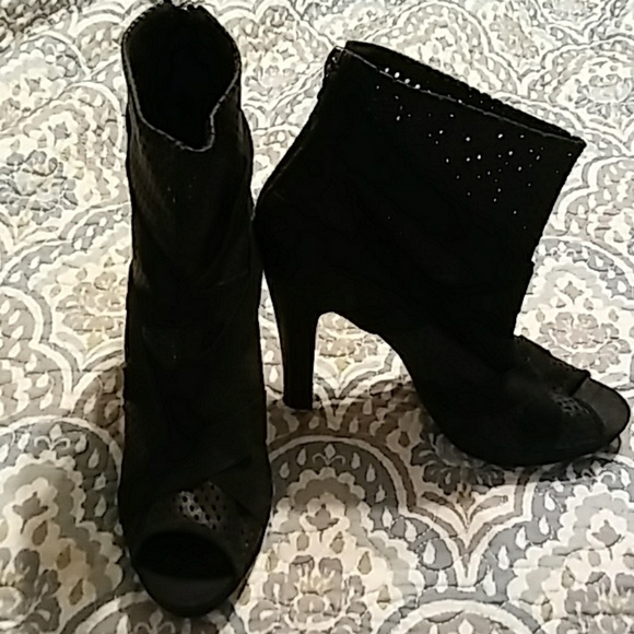 Restricted Booties - Picture 2 of 3